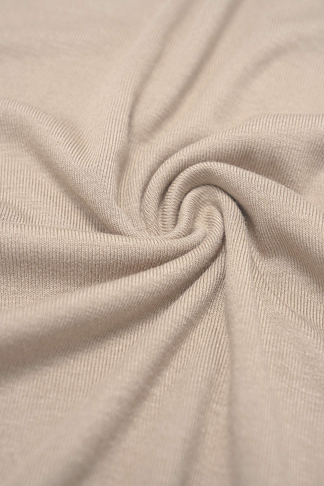 Abstracte print mouwloze maxijurk met V-hals, ruches en rits