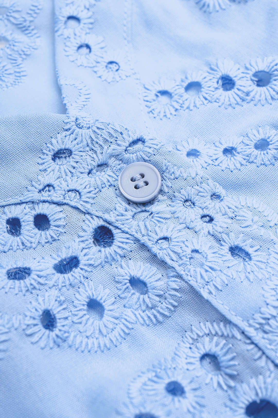 Top met één schouder, opengewerkt detail en knoopdetail