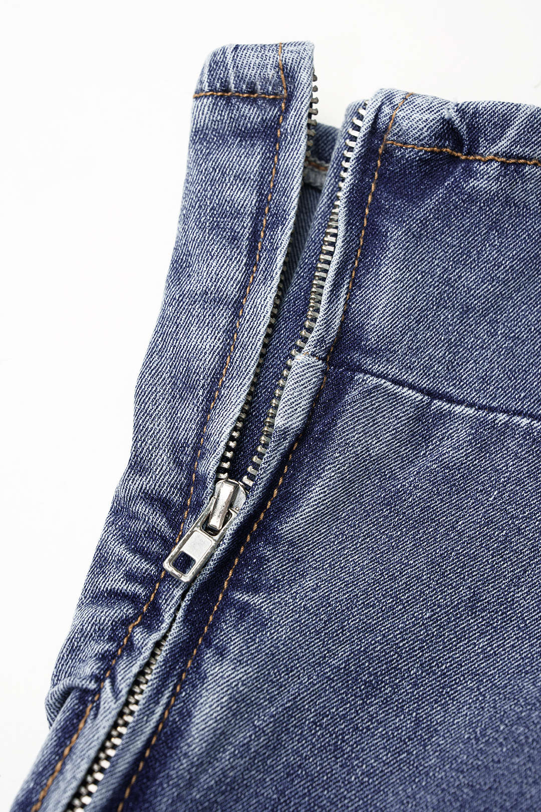 Denim mouwloze jumpsuit met strik en wijde pijpen