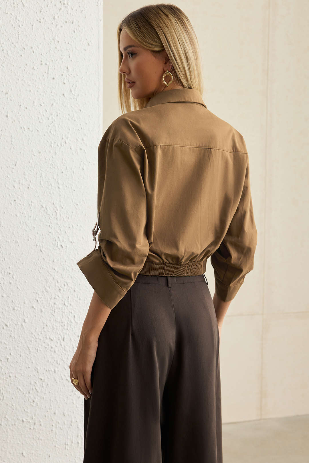 Blouse met knoopjes, ruches en korte mouwen