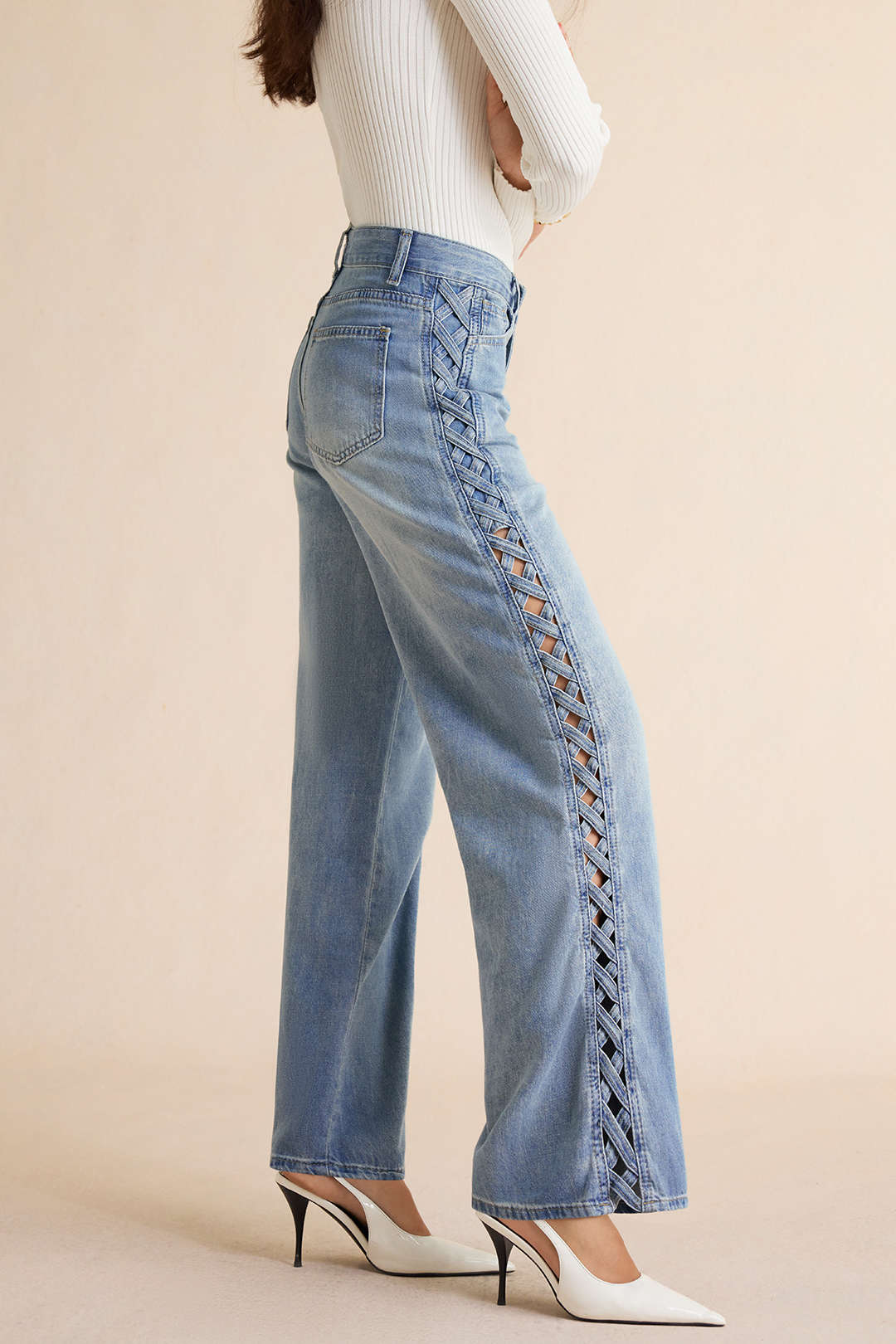 Jeans met hoge taille, uitsnijding en rechte pijp