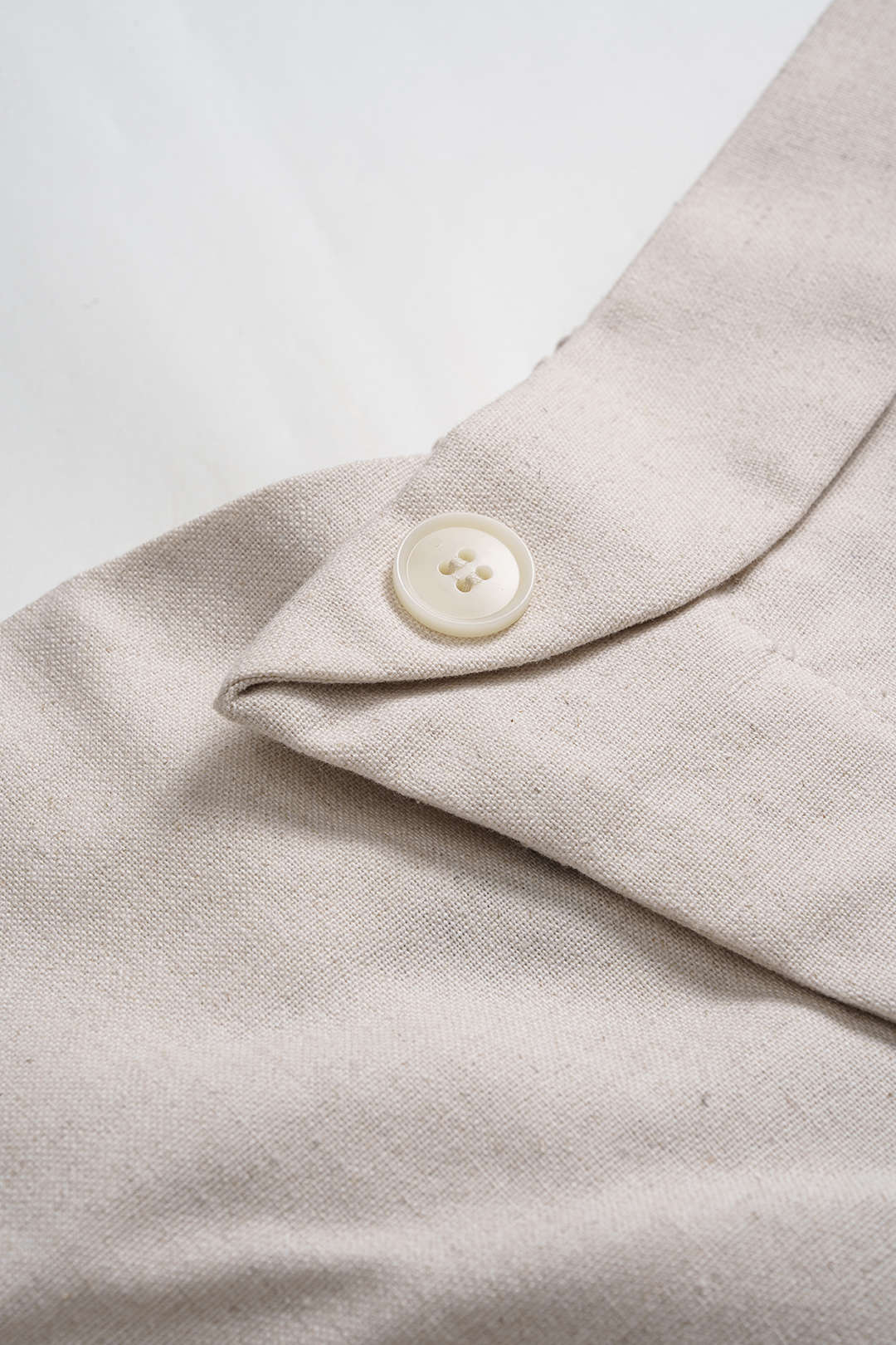 Linnen asymmetrische pantalon met knoopjes en ruches