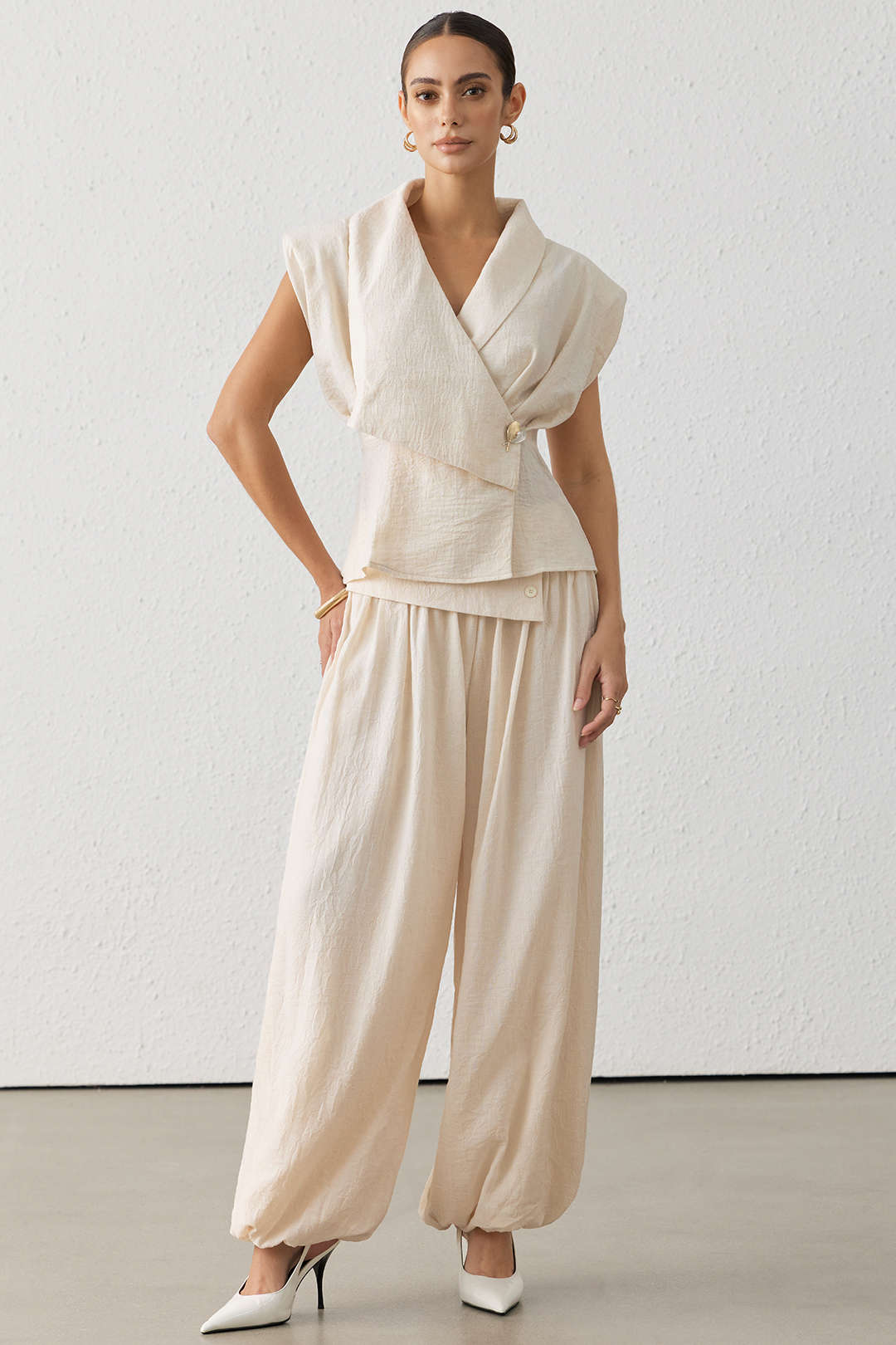 Asymmetrische blouse met V-hals en ruches
