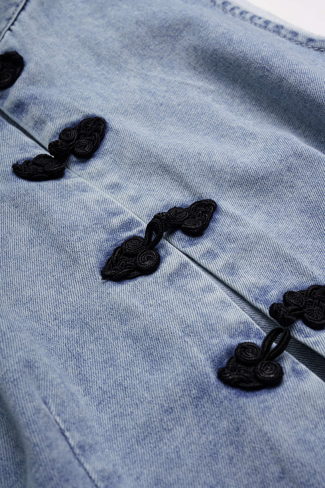 Denim tanktop met brandenburgsluiting