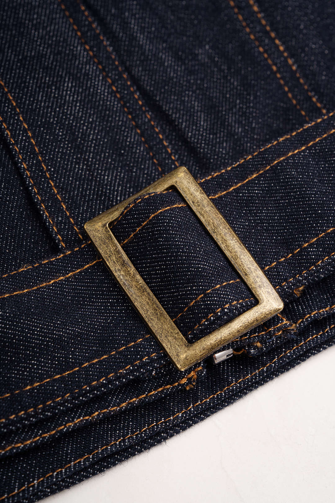 Denim jasje met opstaande kraag en riem