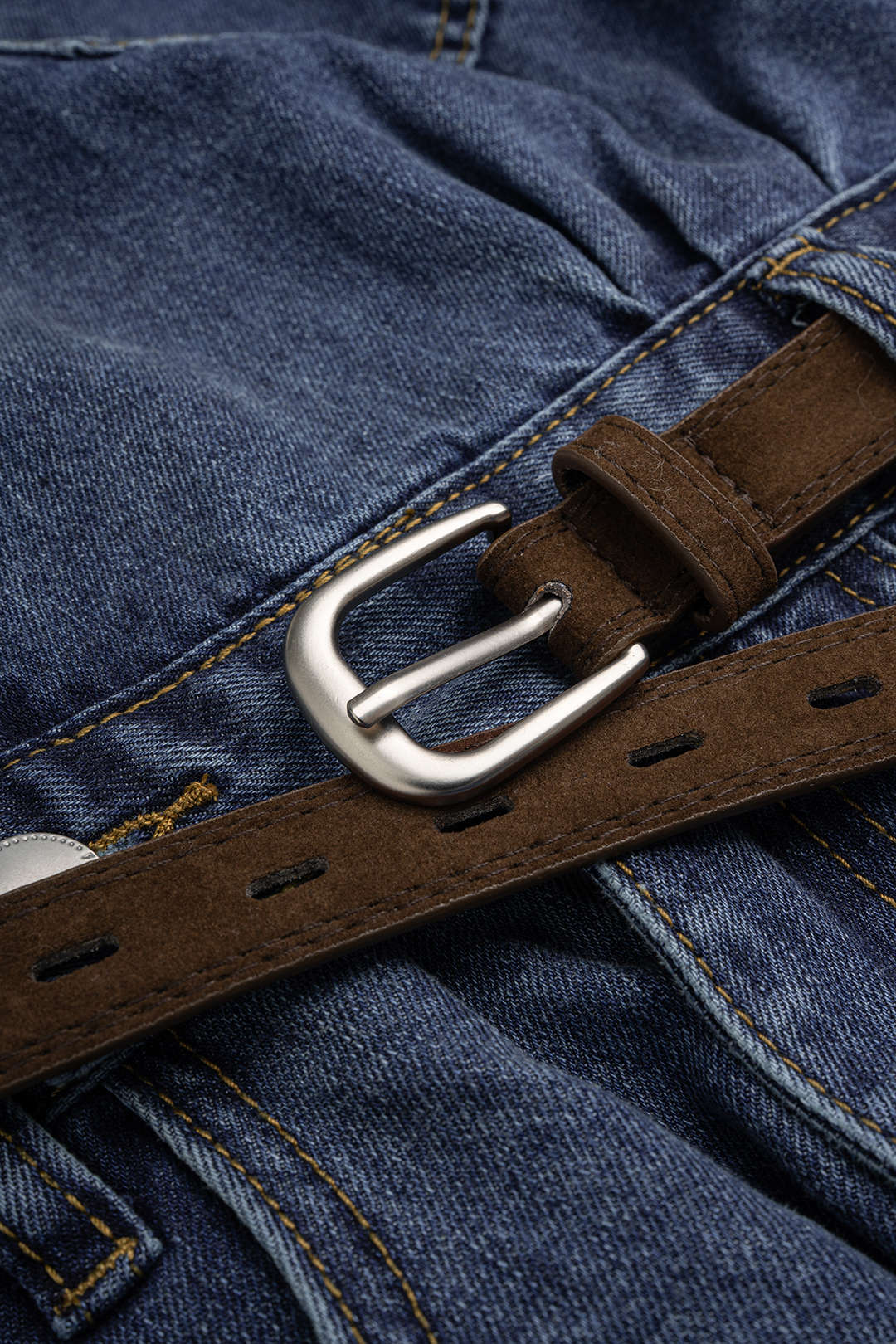 Denim midijurk met riem, zakken en lange mouwen