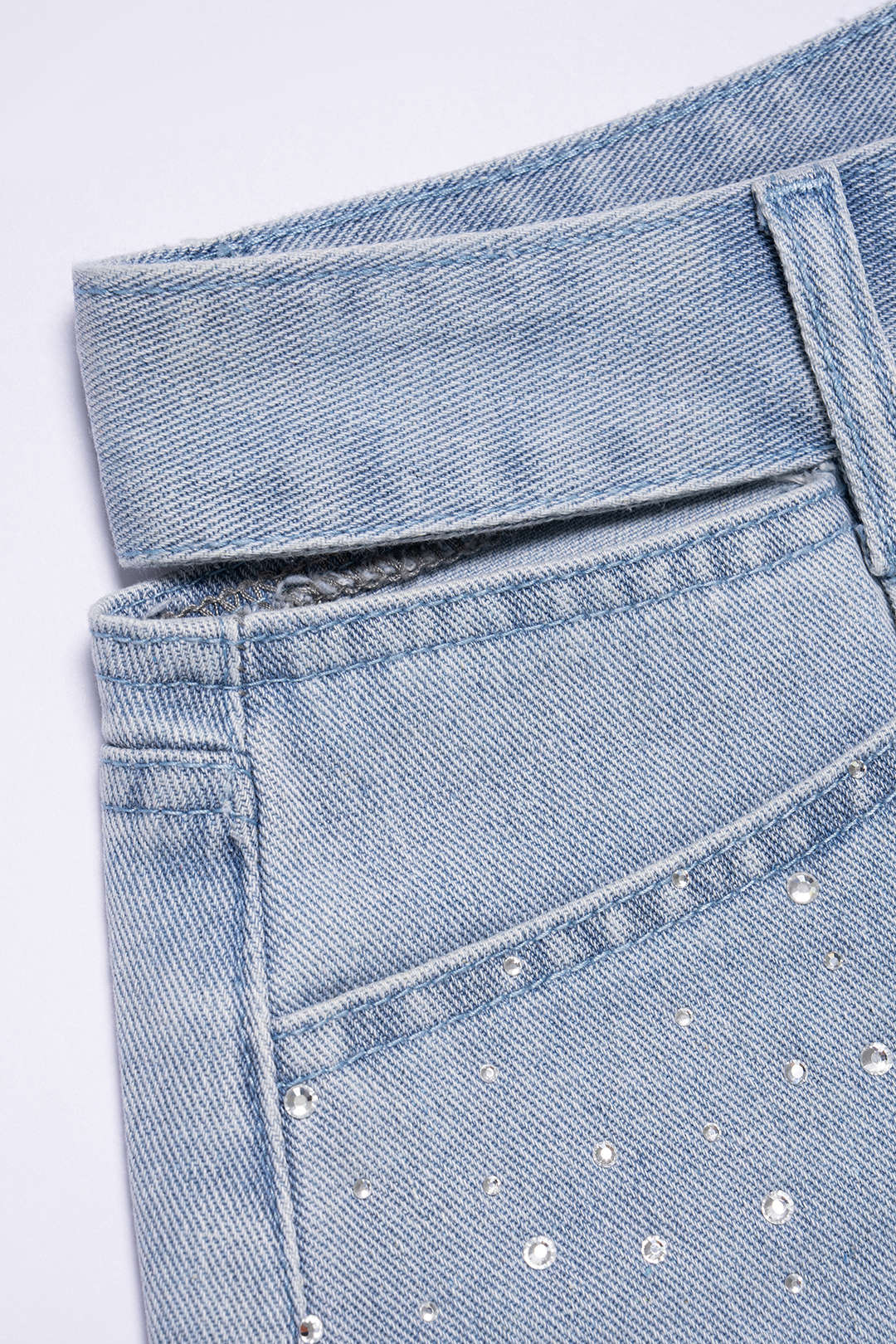 Denim ripped short met uitsnijding en zakken