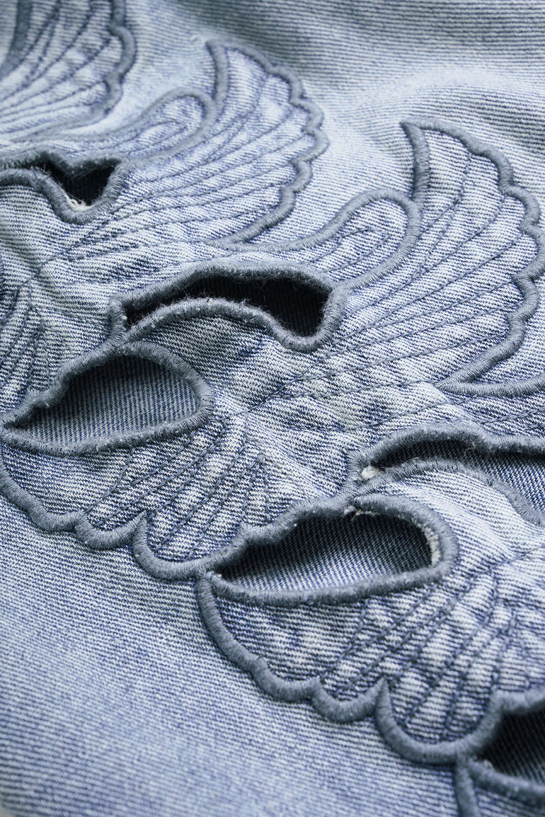 Jeans met uitsnijding en zakken