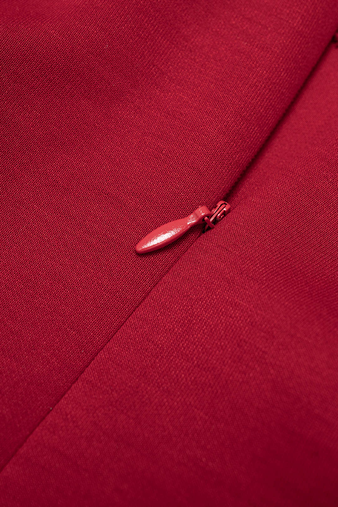 Mouwloze minijurk met knoopdetail en strapless pasvorm