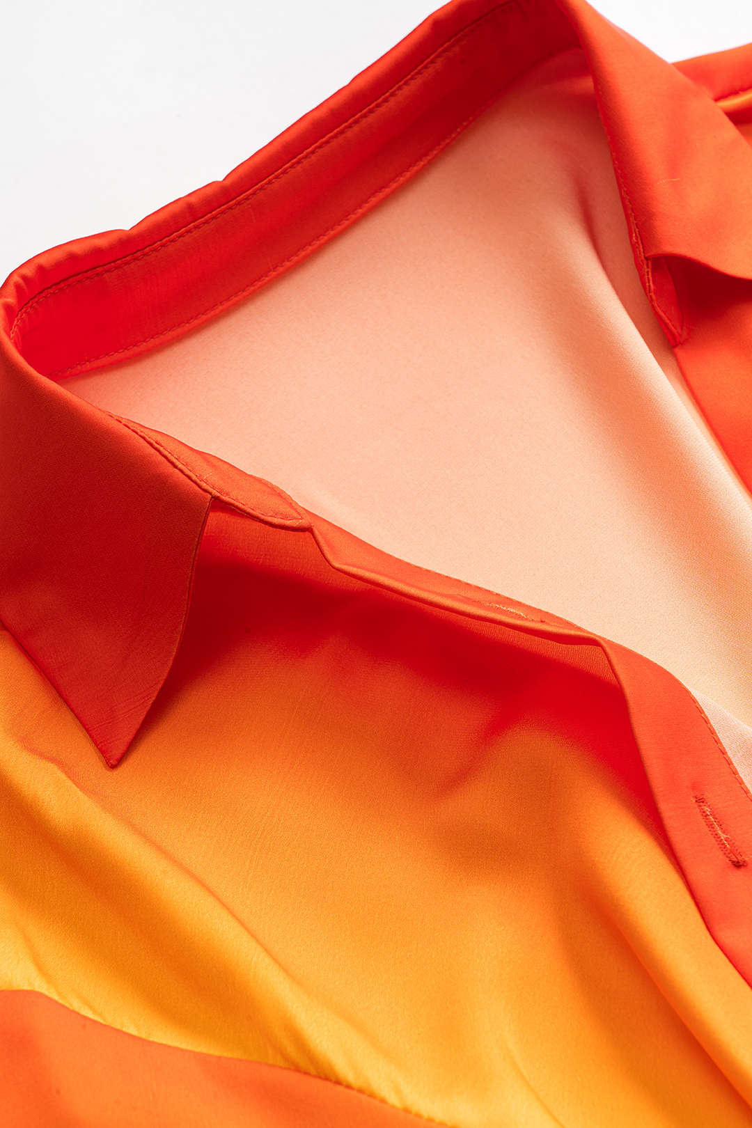Satijnen blouse met watervalhals en korte mouwen
