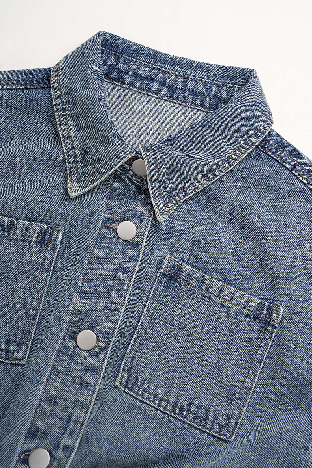Denim jasje met knoopjes en zakken