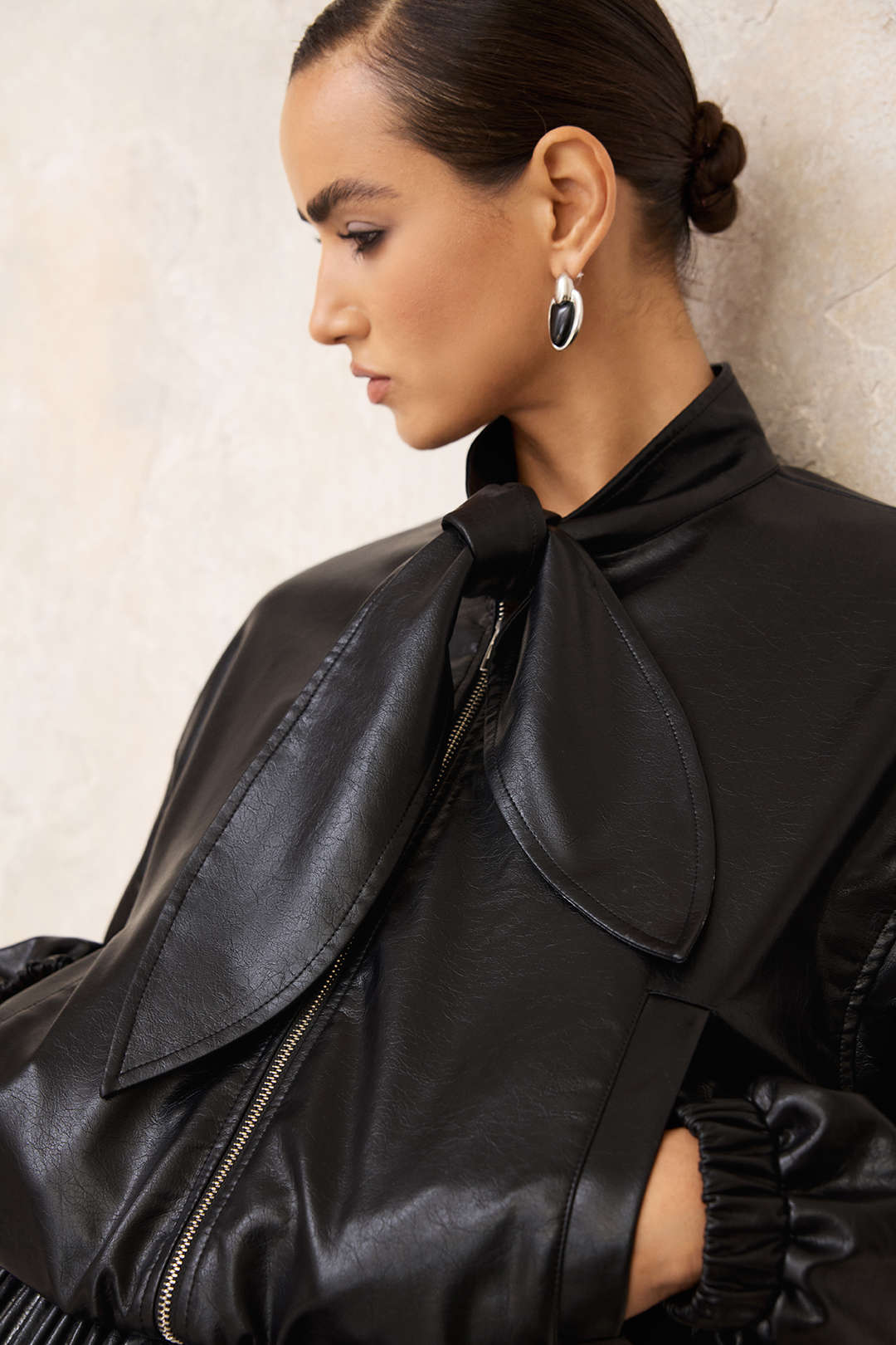 Leren-look jasje met knoopdetail en rits