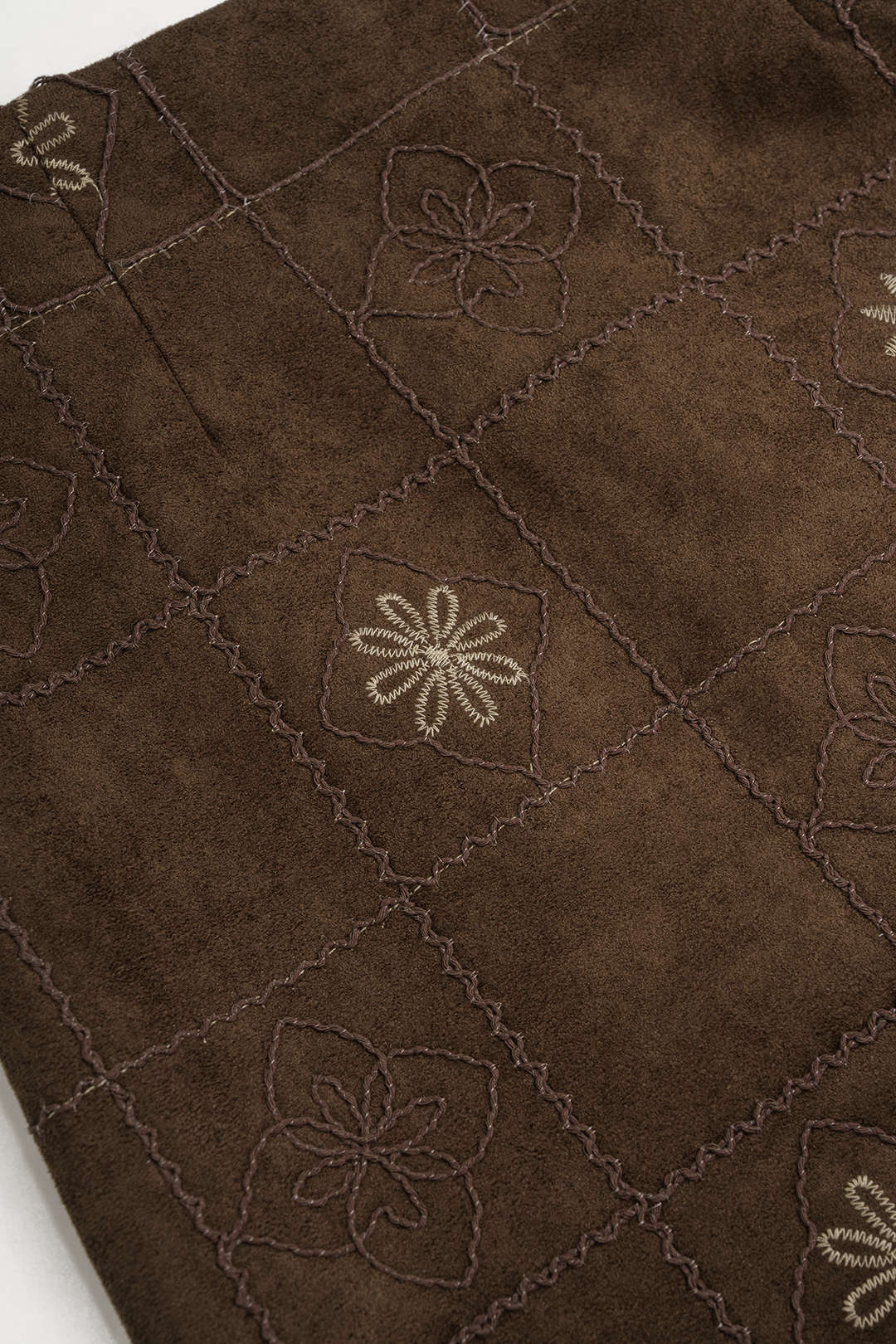 Bloemenprint suède minirok met knoopjes