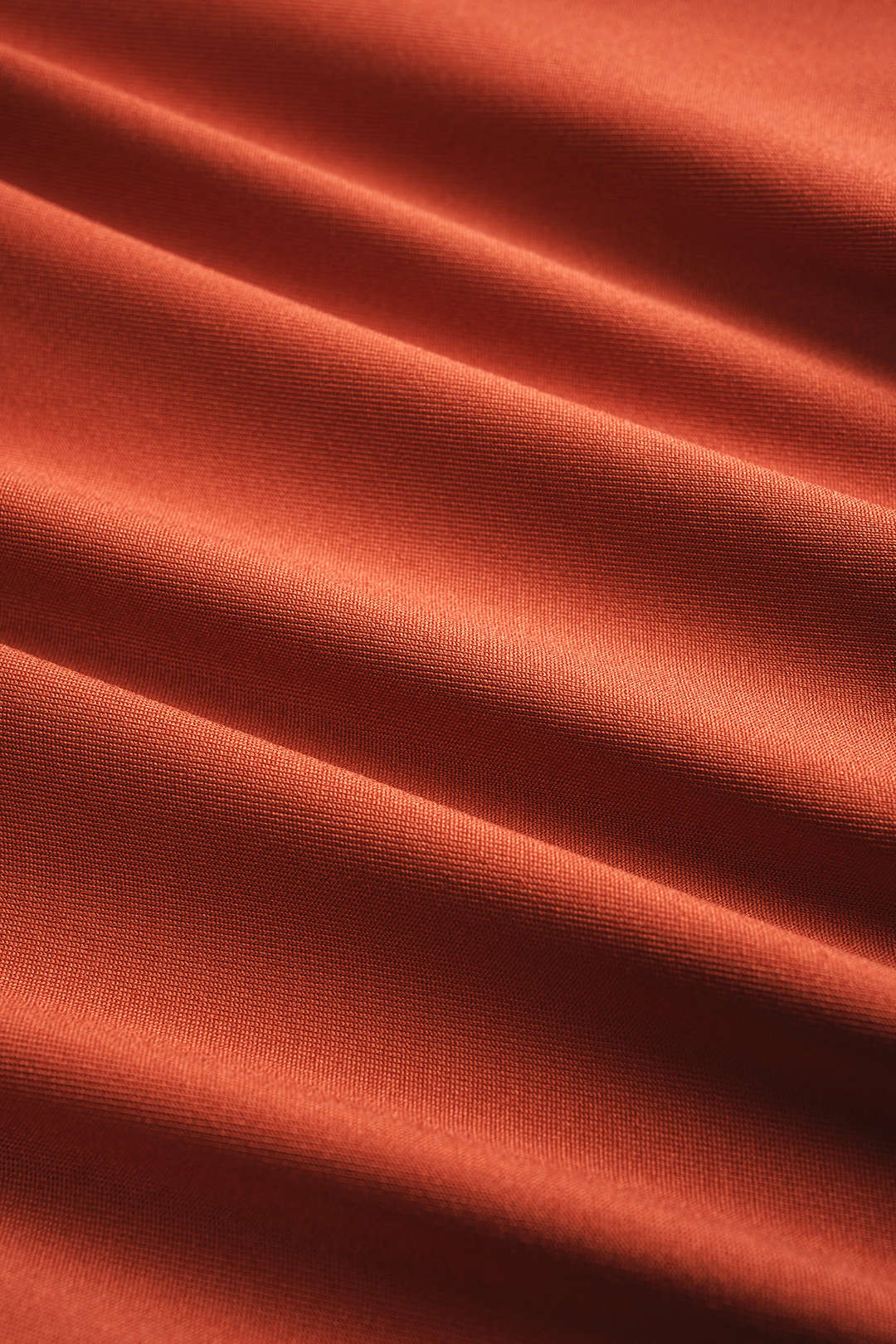 Metallic mouwloze minijurk met halternek, open rug en ruches