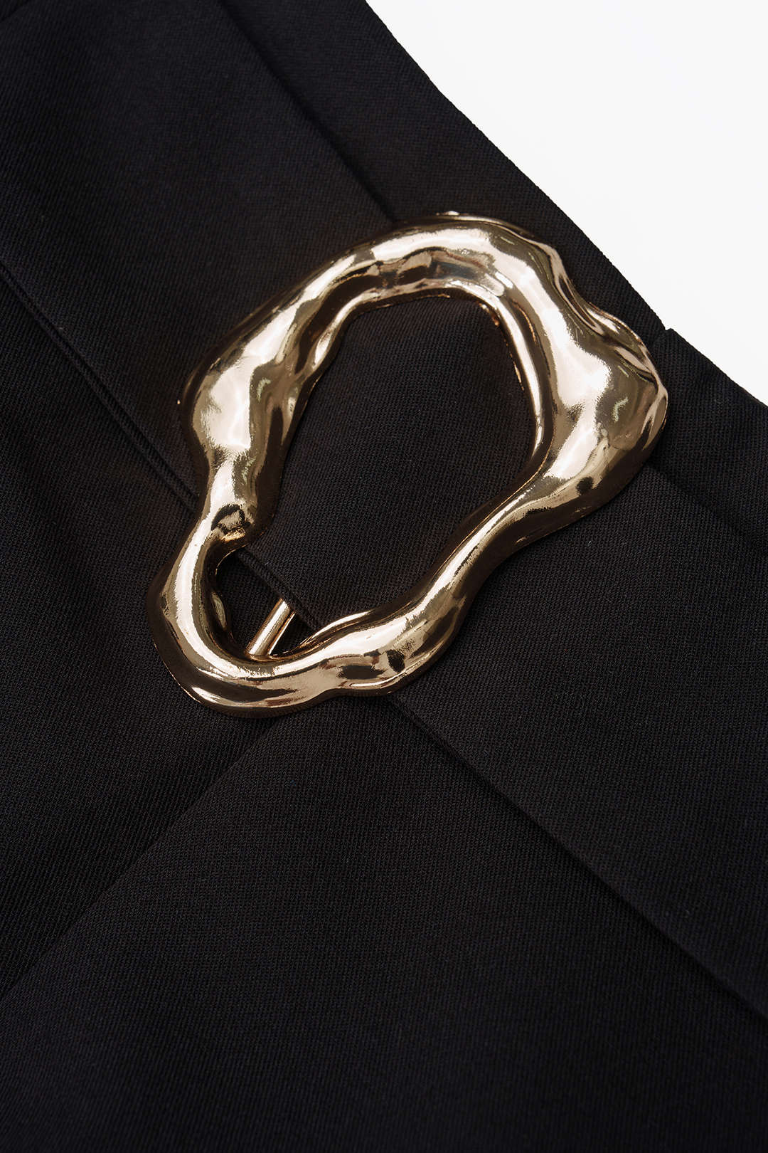 Metallic broek met knoopjes en rechte pijp