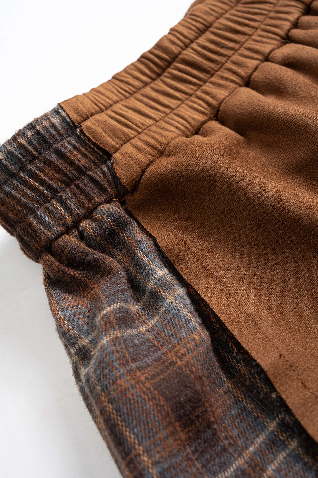 Geruite suède broek met smokwerk