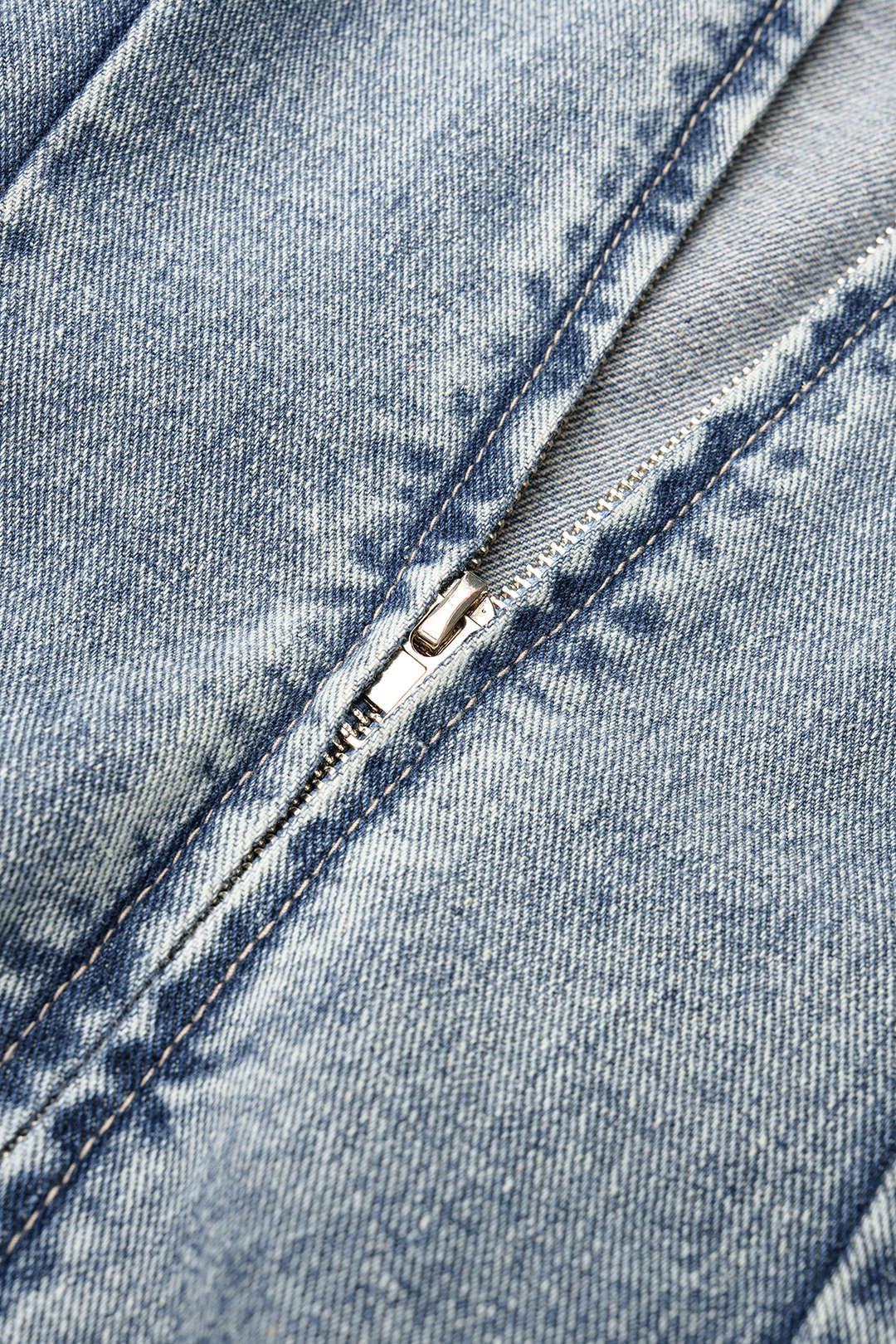 Denim mouwloze jumpsuit met ronde hals, strik en ballonmodel