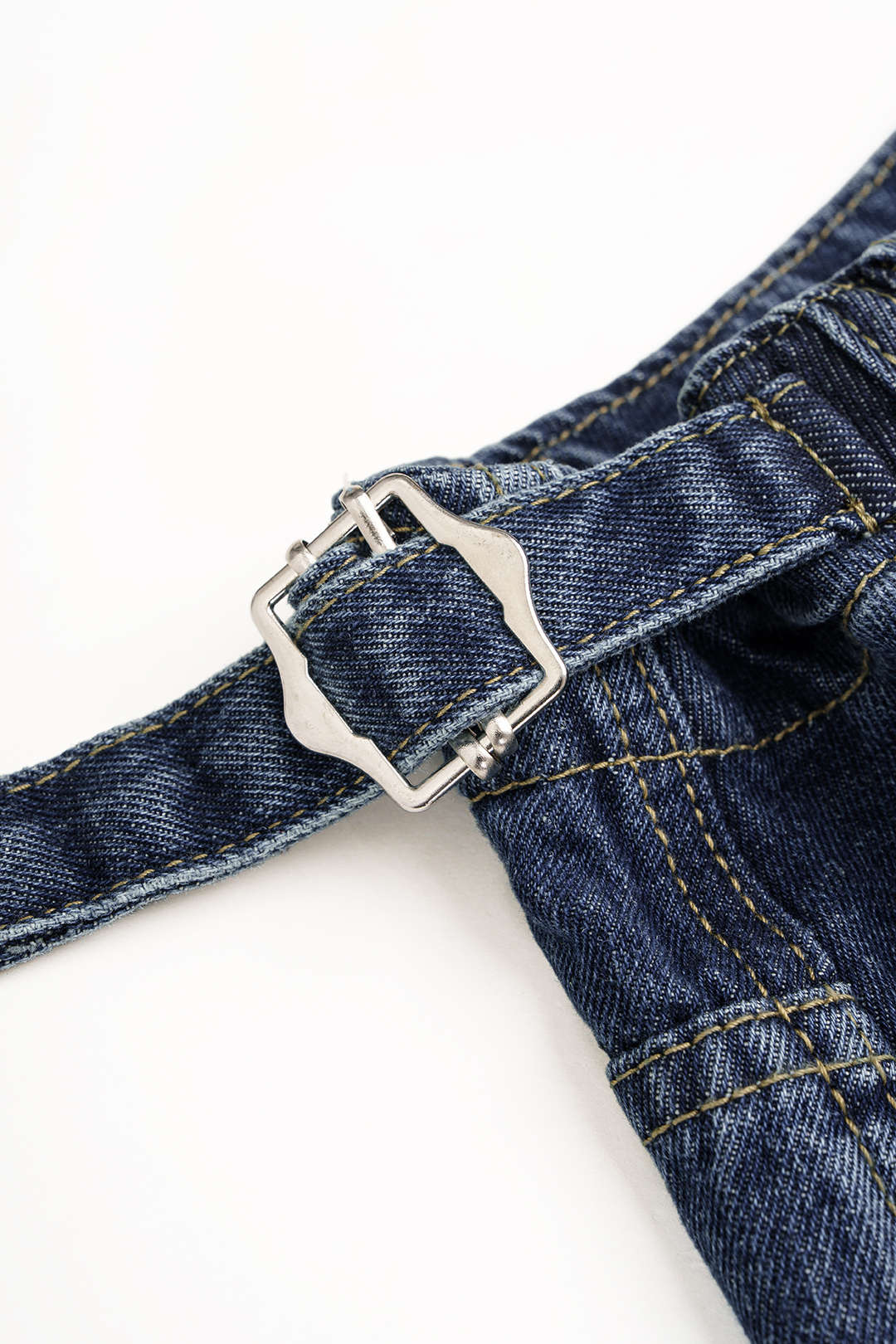Denim short met zakken en rafelrand