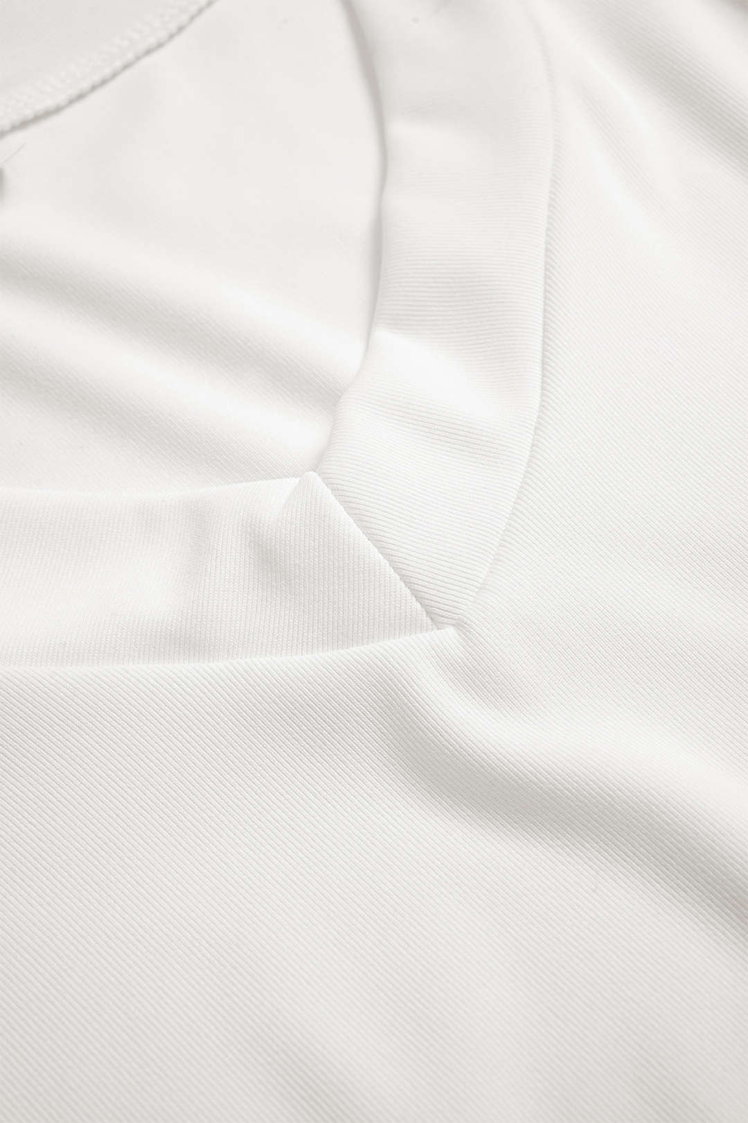 T-shirt met V-hals, getailleerde pasvorm en ruches