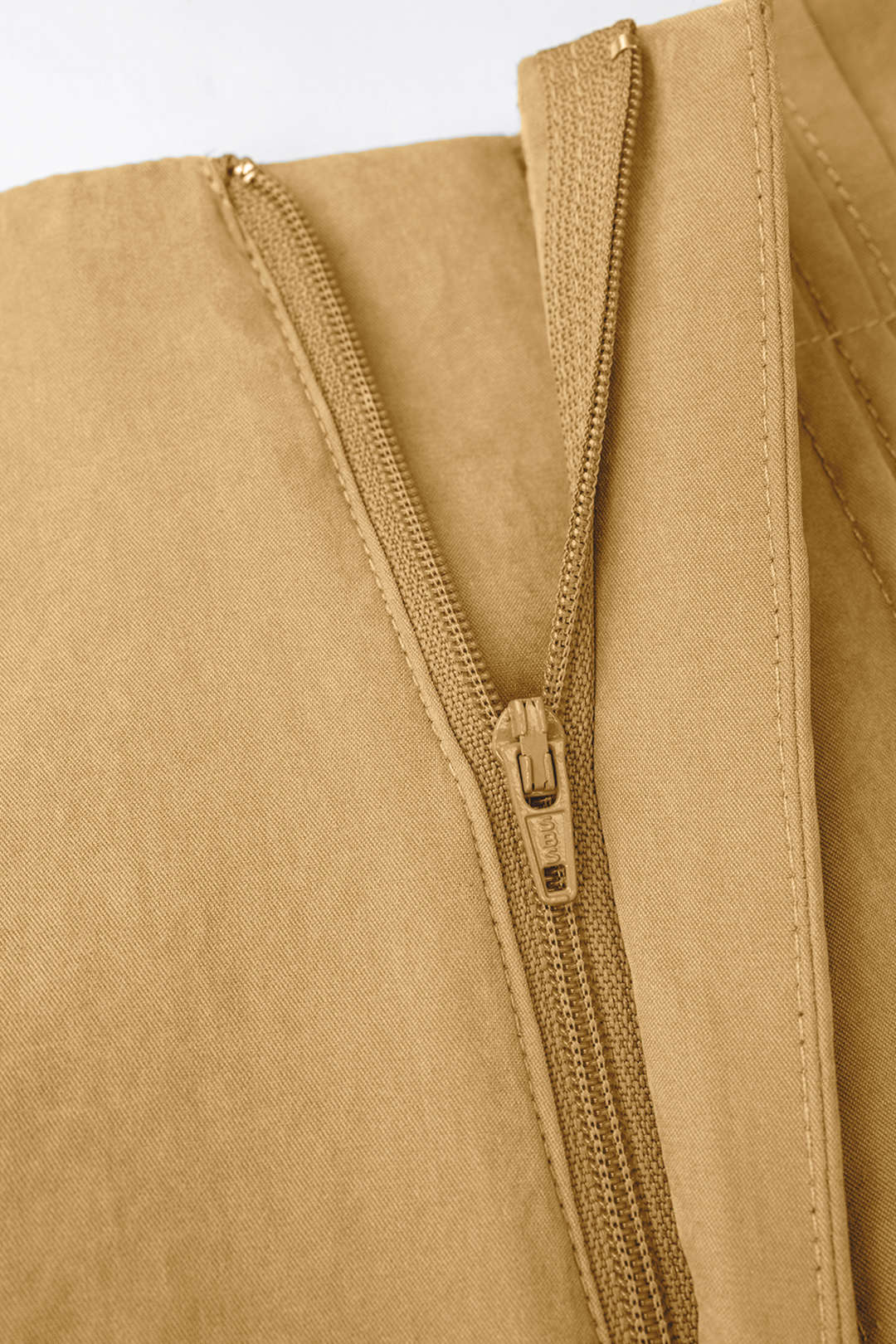 Broek met rits, wijde pijpen en ruches