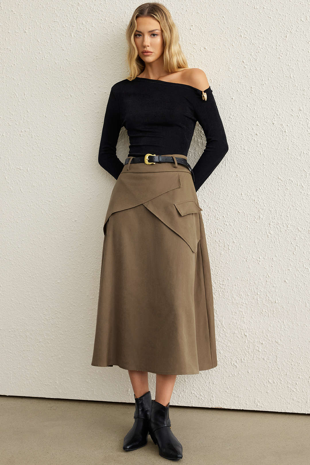 Asymmetrische rok met riem, ruches en hoge taille