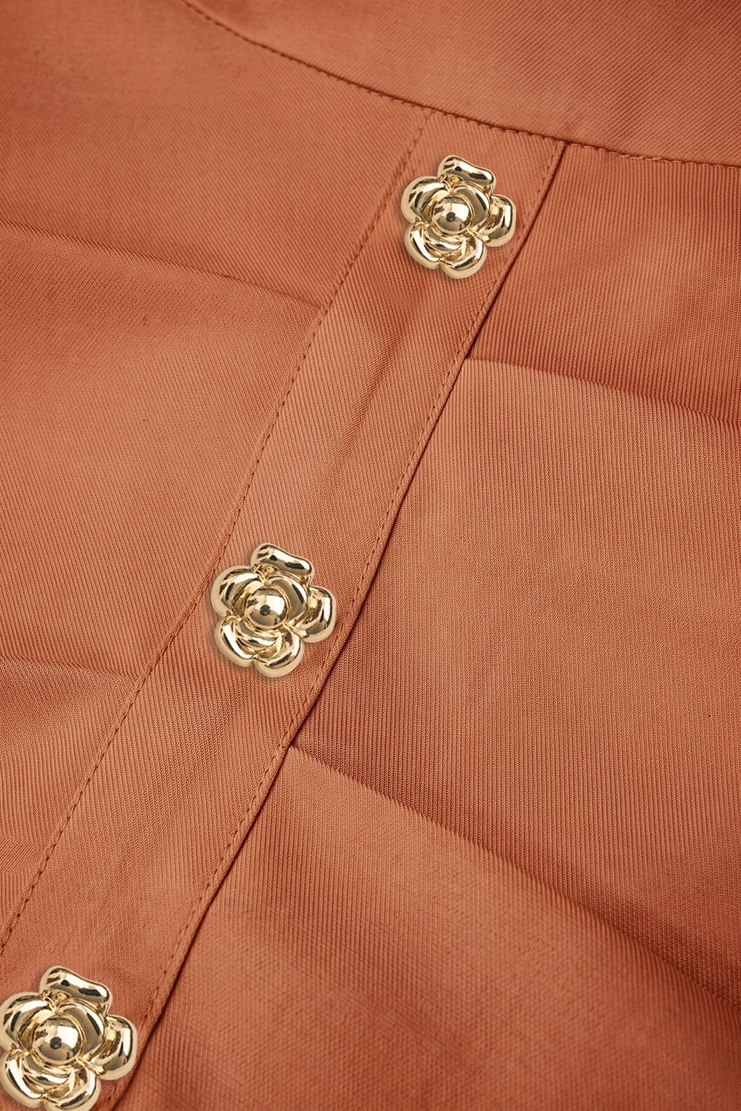 Bloemenprint metallic minirok met knoopjes en ruches