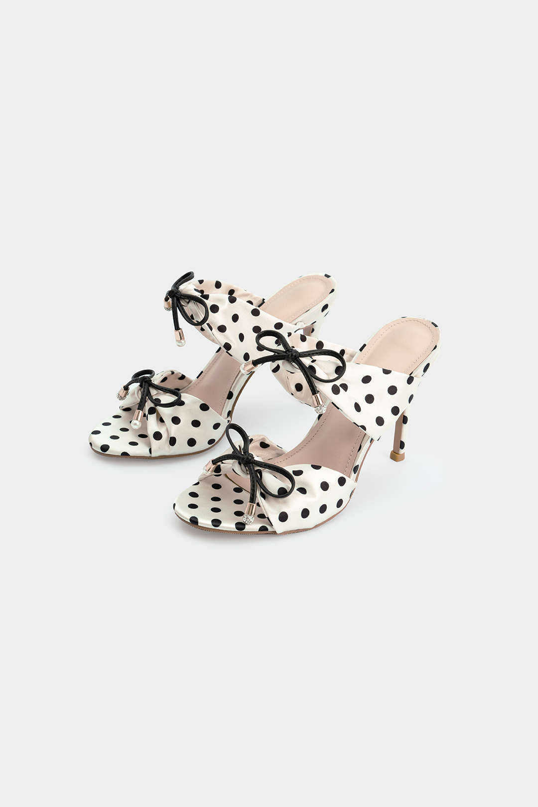 Gestipte sandalen met strik
