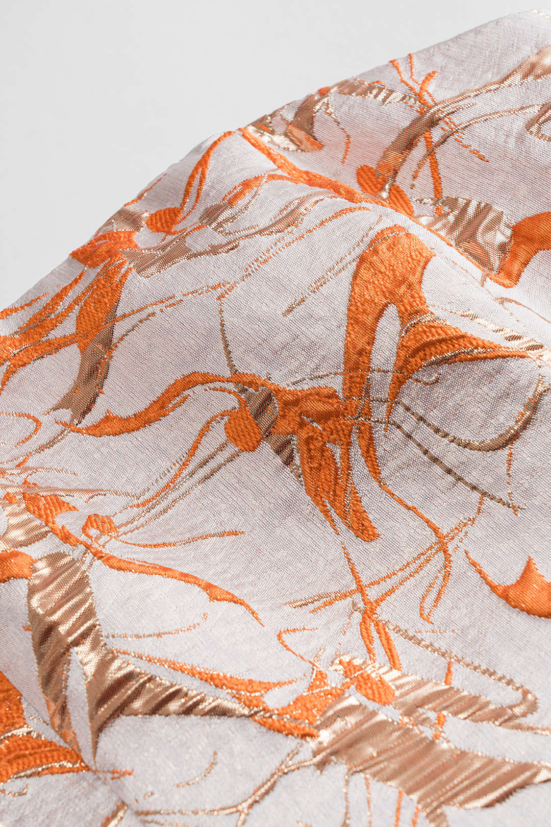 Satijnen jacquard maxijurk met ruches en strapless pasvorm