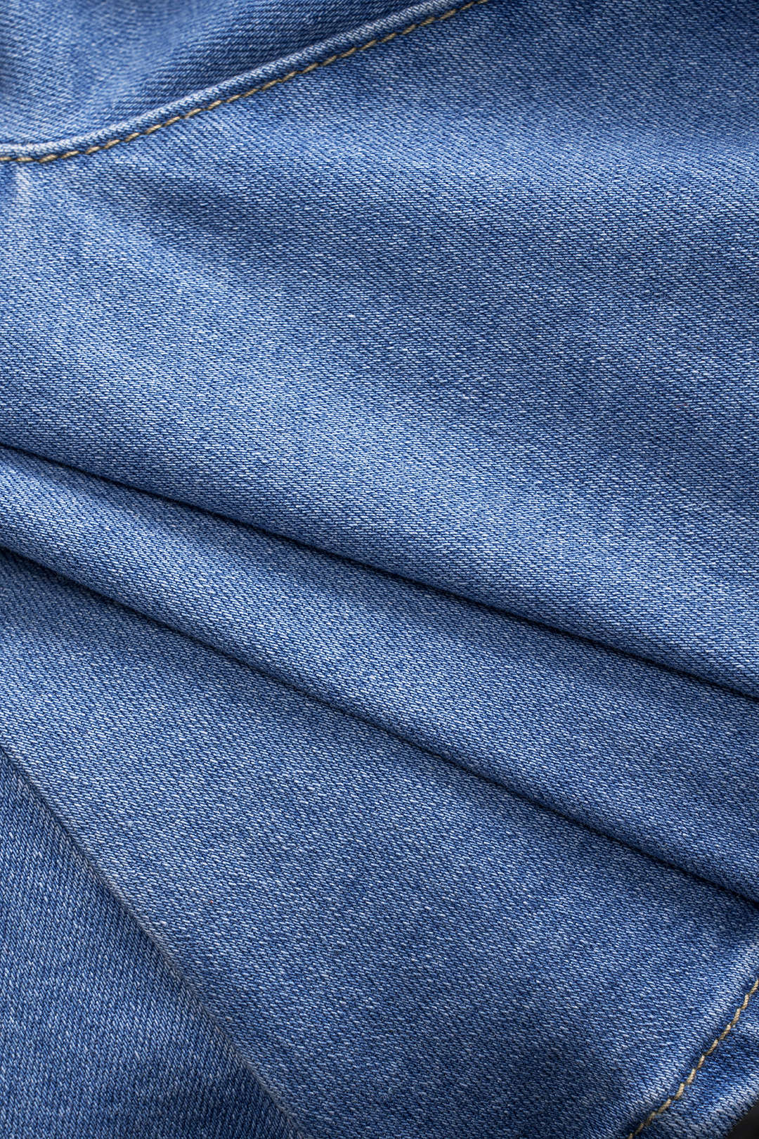 Denim croptop met ruches, knoopjes en open rug
