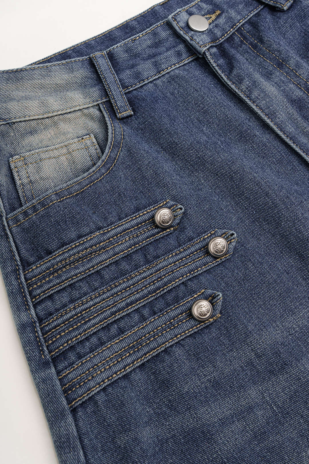 Vesna - Jeans met knoopjes en wijde pijpen
