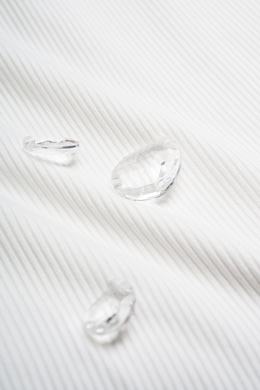 T-shirt met vierkante hals, strass en lange mouwen