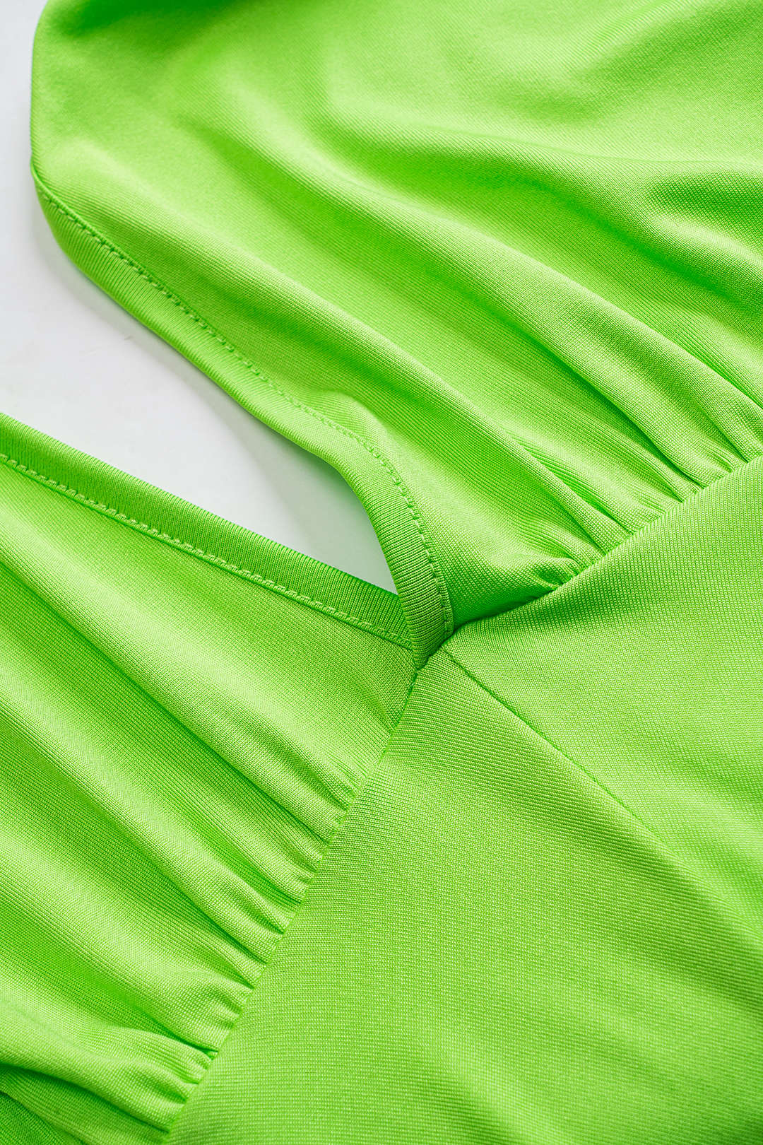 Mouwloze midijurk met ruches, gedraaid detail en knoopdetail