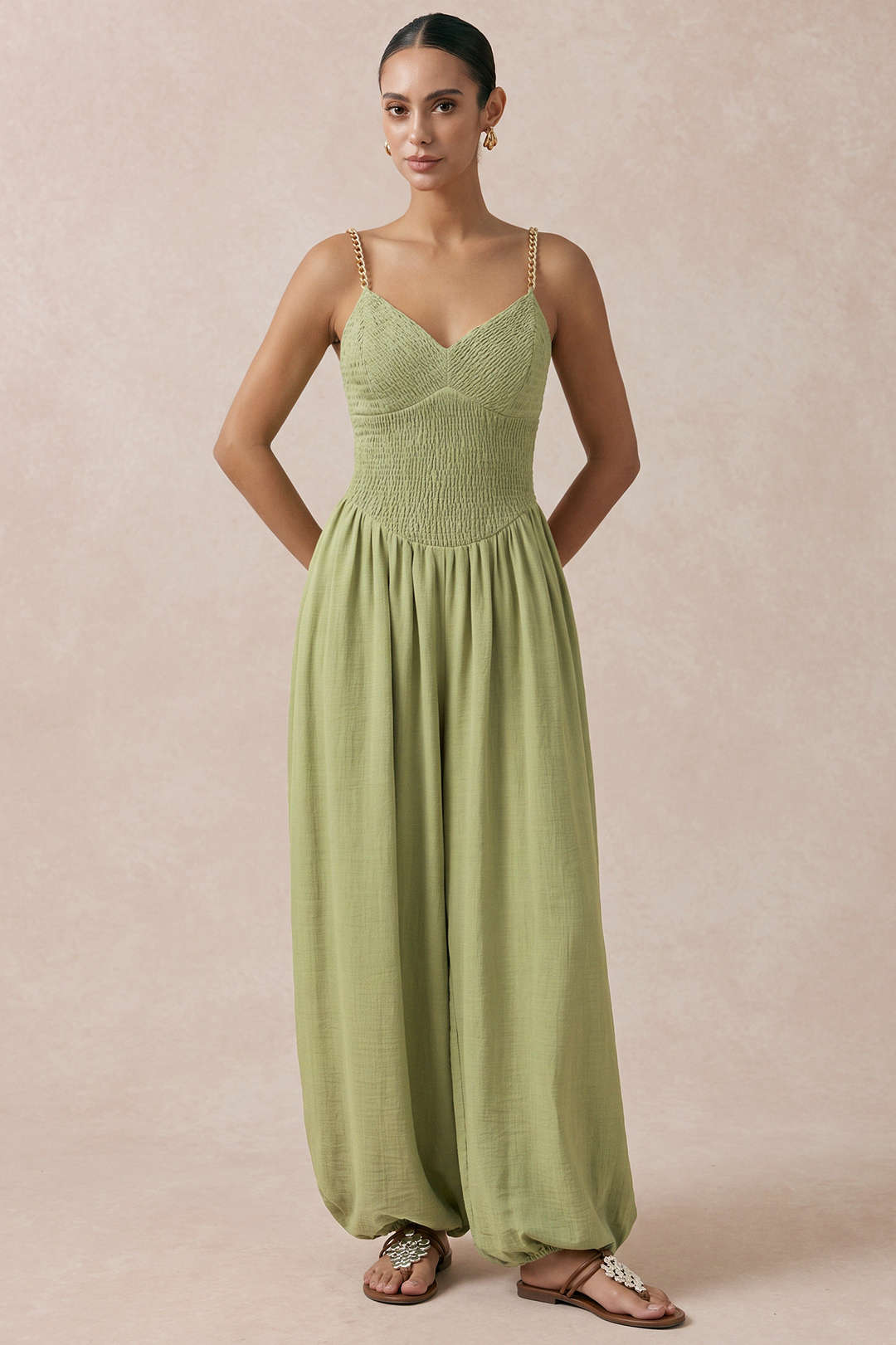 Metallic mouwloze jumpsuit met kettingdetail en V-hals