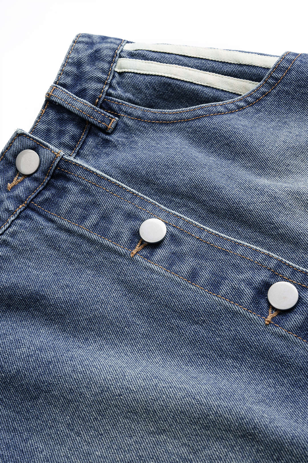 Denim asymmetrische rok met knoopjes