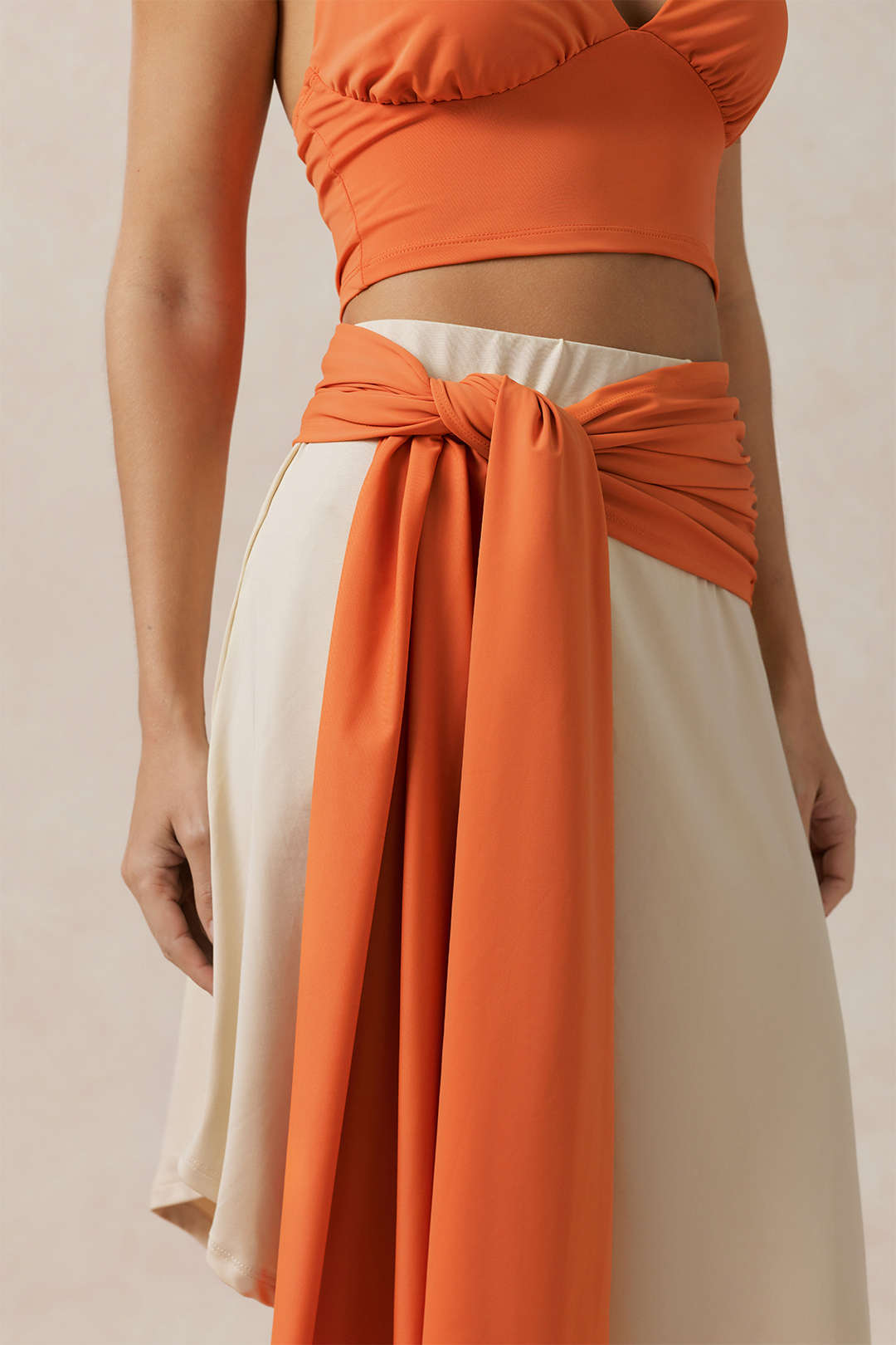 Asymmetrische set met tanktop en rok