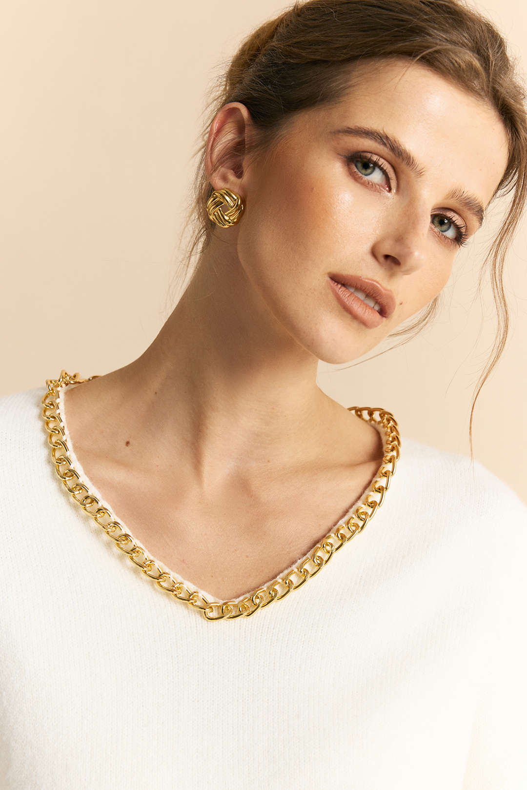 Gebreide top met V-hals, kettingdetail en lange mouwen