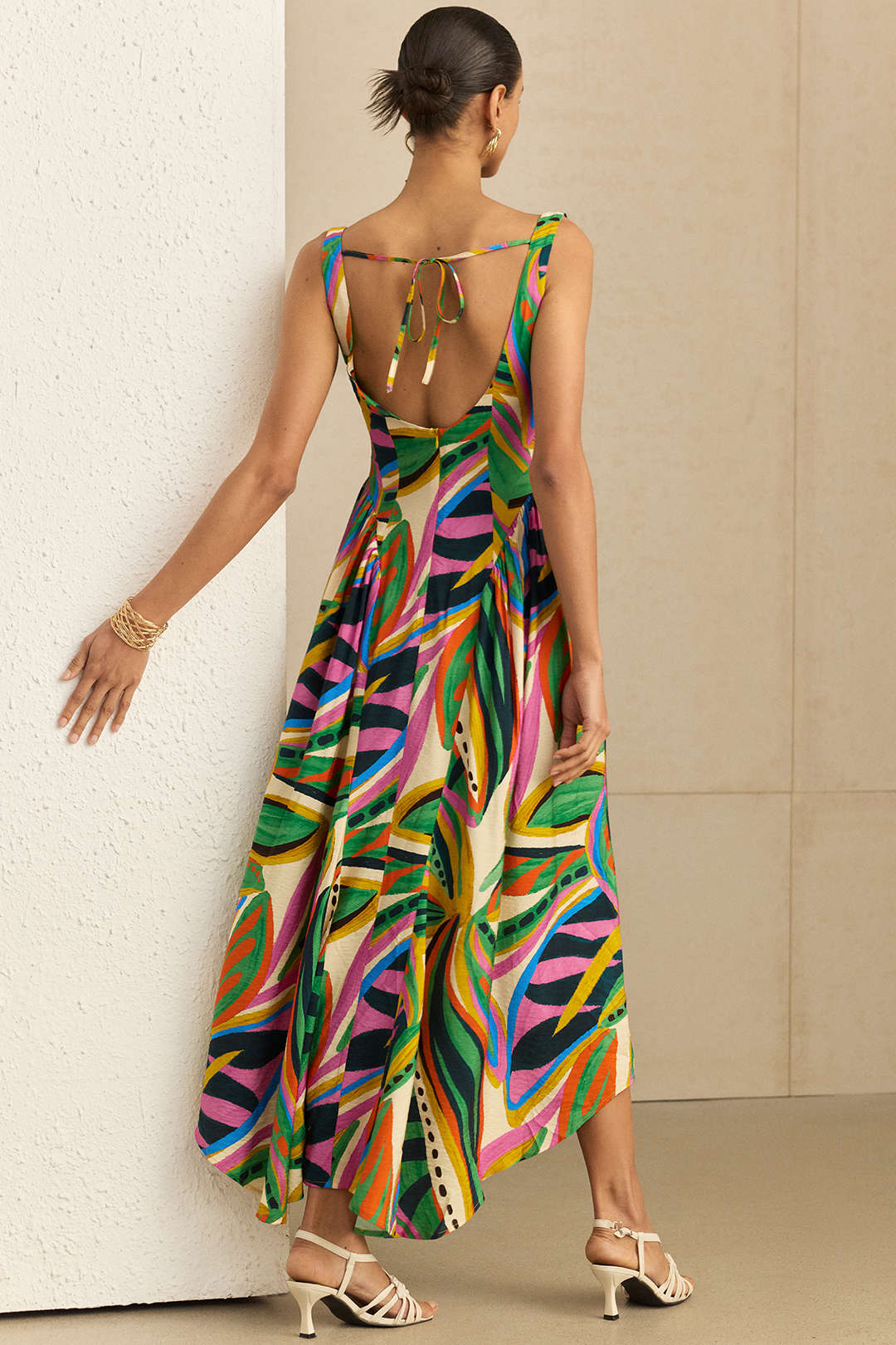Abstracte print mouwloze maxijurk met ruches