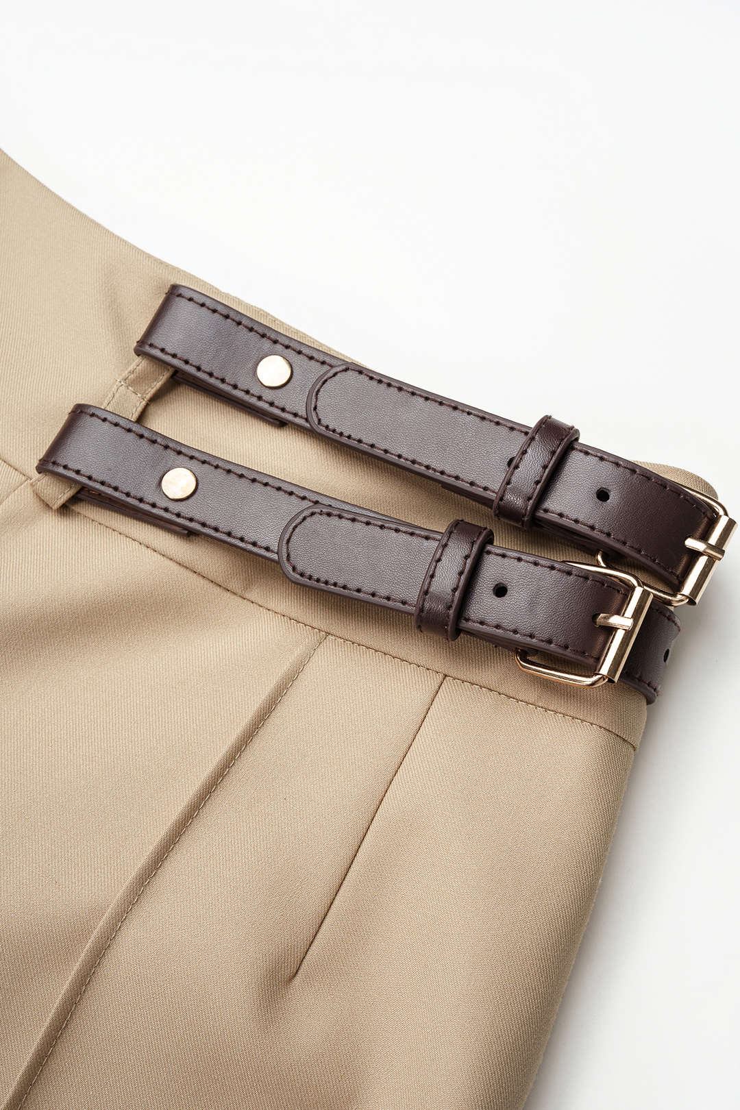 Leren-look broek met riem en rechte pijp