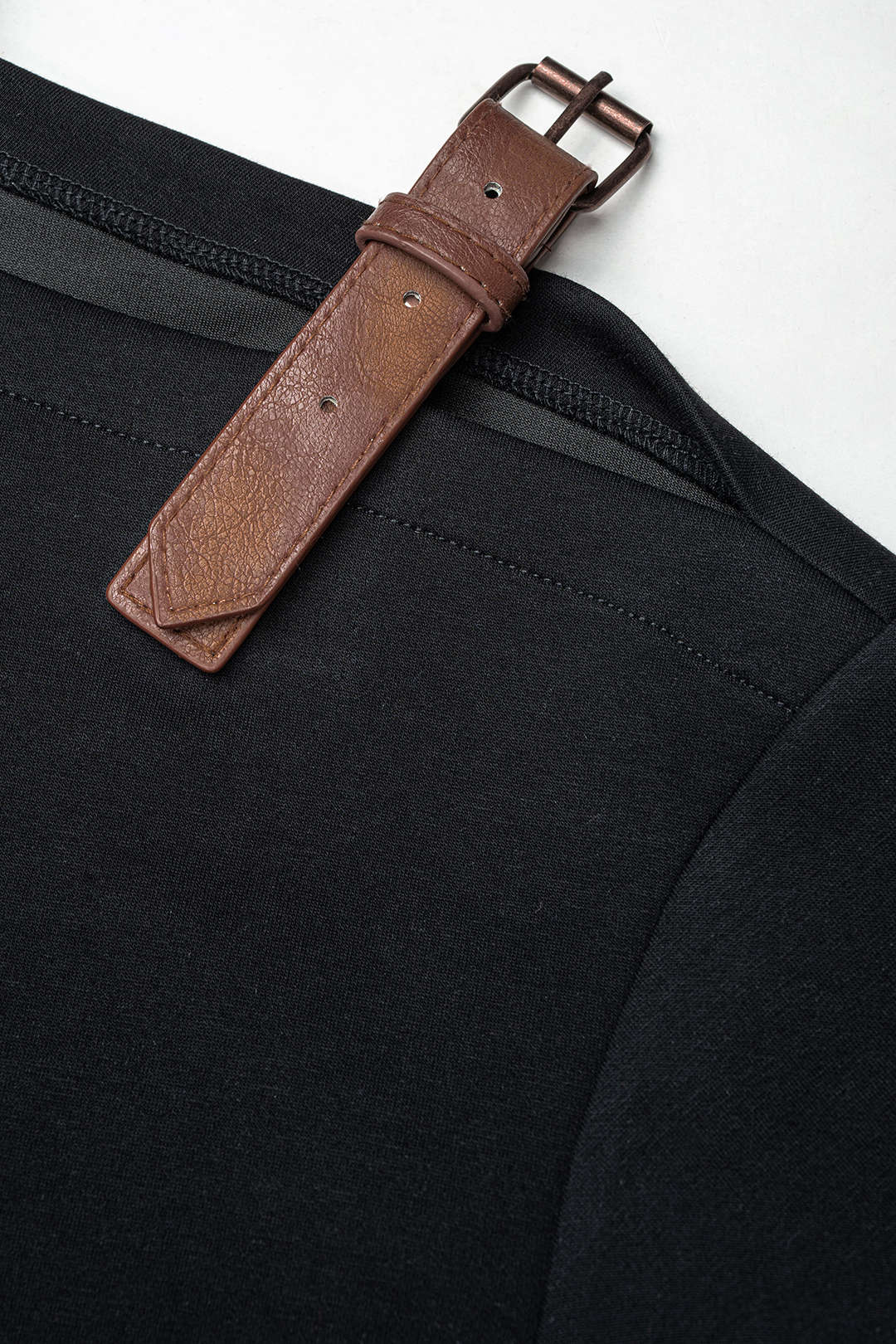 Sweater met ronde hals, uitsnijding en lange mouwen