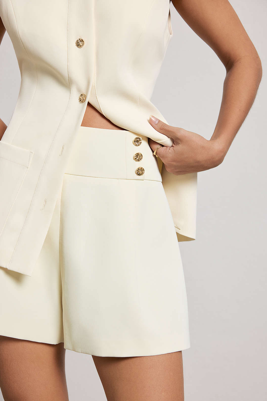 Metallic short met wijde pijpen