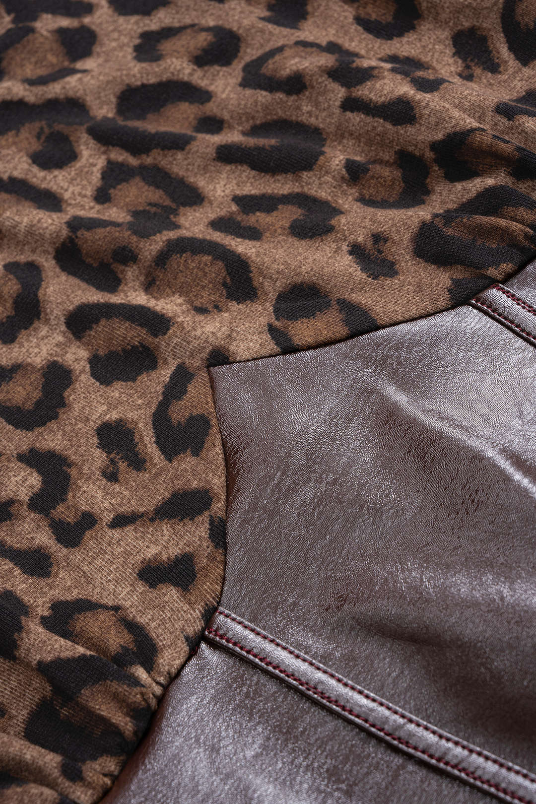 Luipaardprint leren-look body met lange mouwen