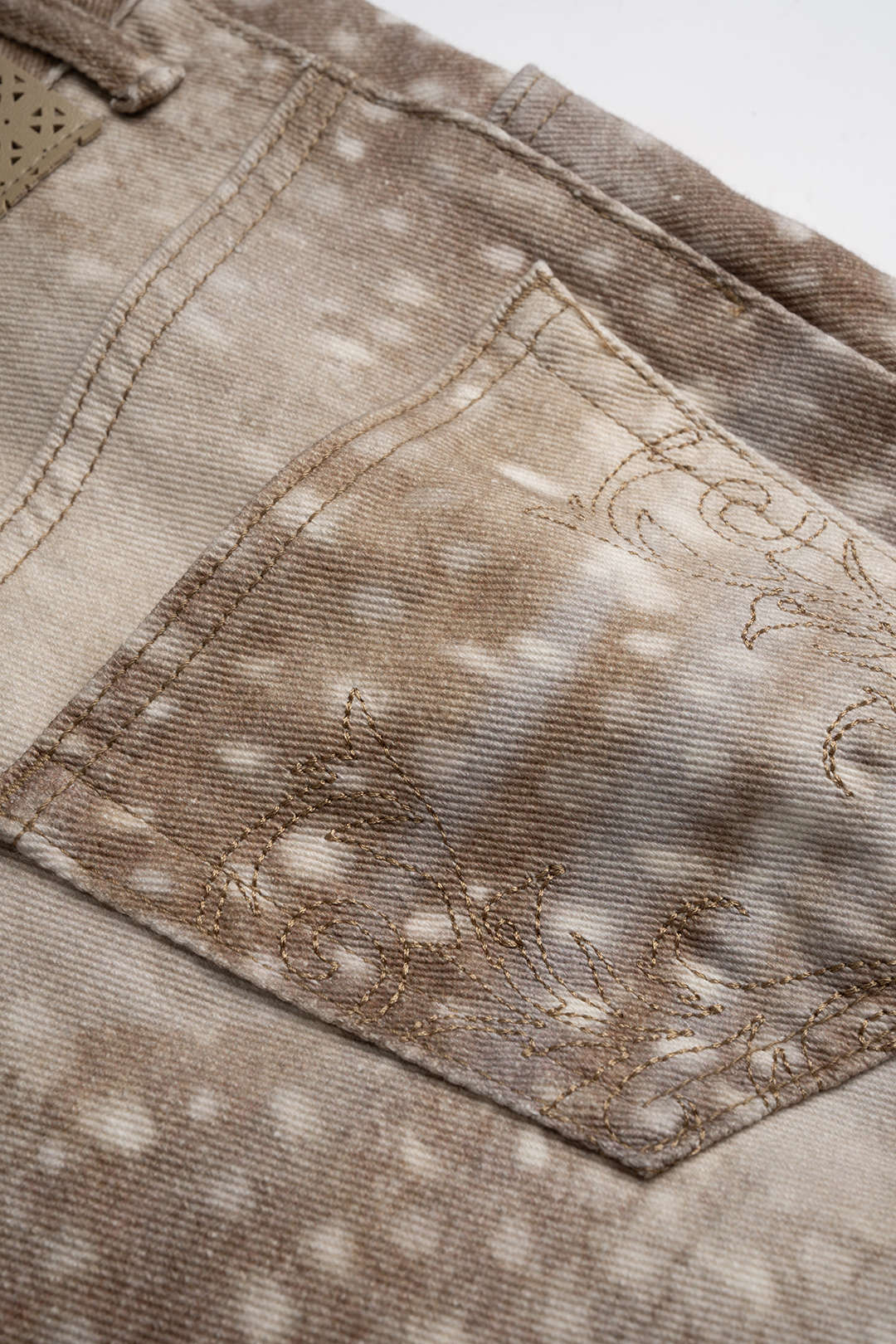 Gestipte jeans met rits en zakken