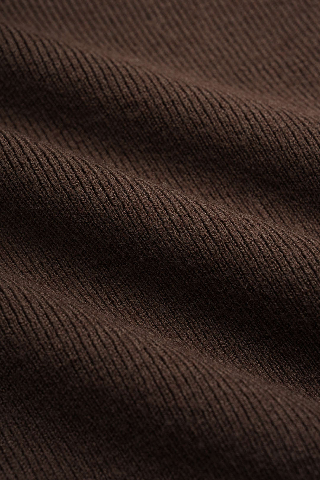 Gebreide asymmetrische top met knoopjes en lange mouwen