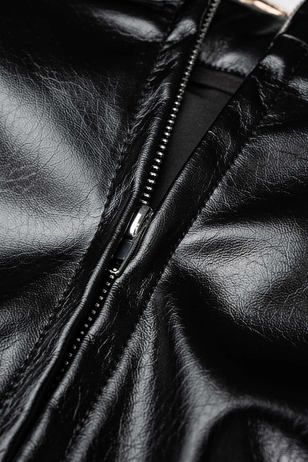Leren-look metallic rok met riem en ruches