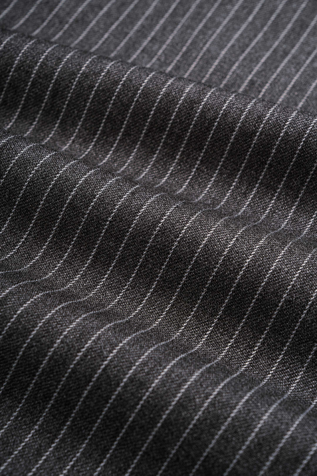 Metallic asymmetrische midijurk met V-hals en ruches