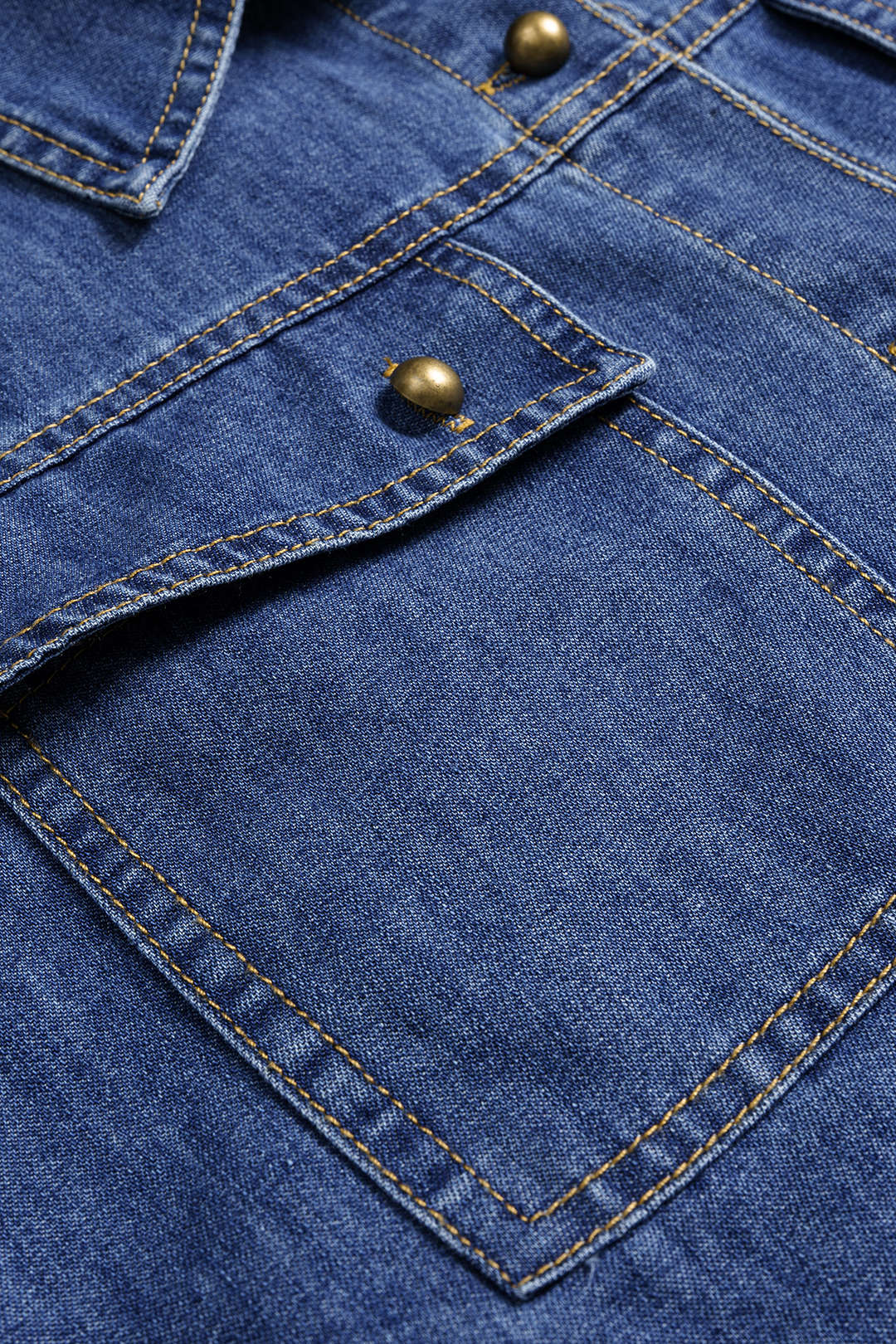 Denim blouse met knoopjes en lange mouwen