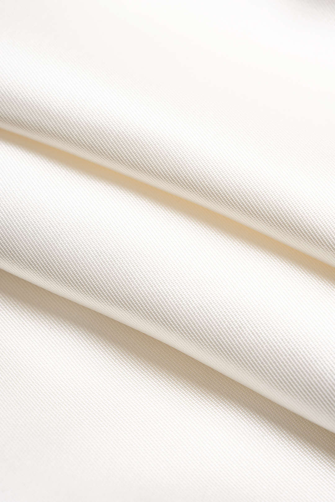 Satijnen metallic minijurk met kettingdetail
