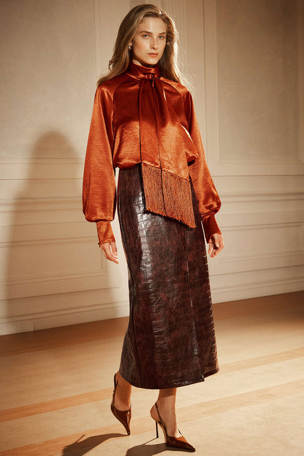 Satijnen blouse met strik, franjes en lange mouwen