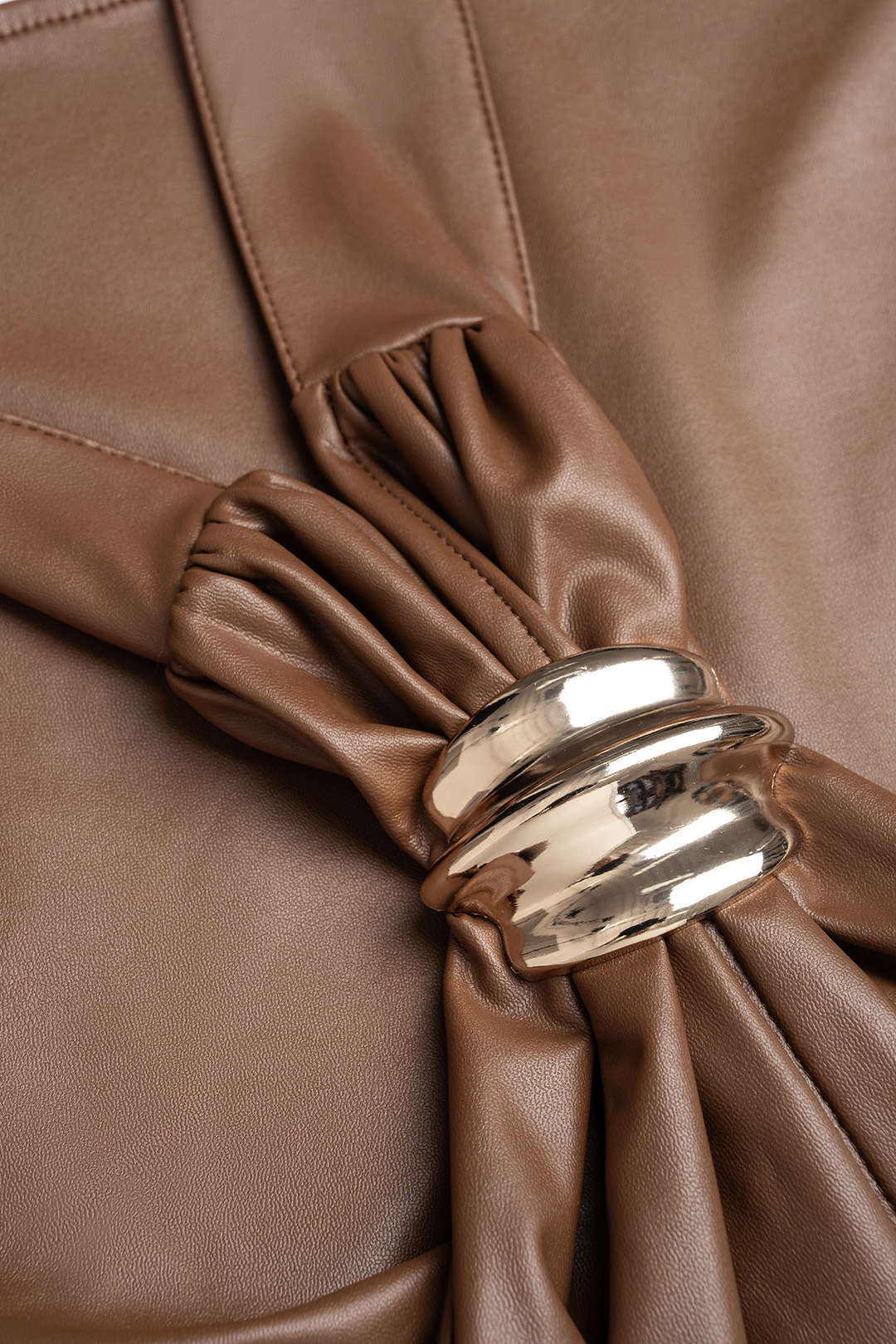 Leren-look metallic top met halternek