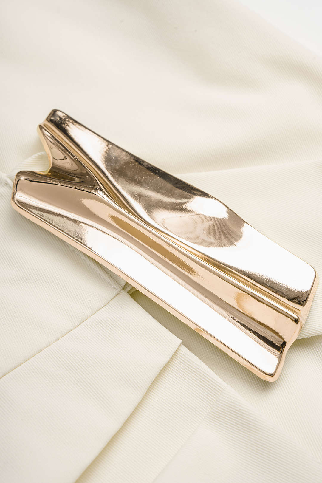 Asymmetrisch metallic gilet met reverskraag en ruches